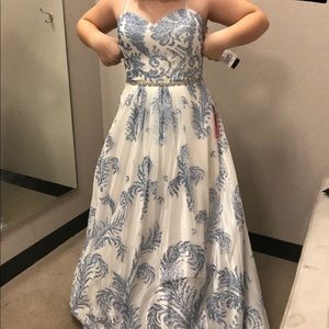 Juniors prom dress